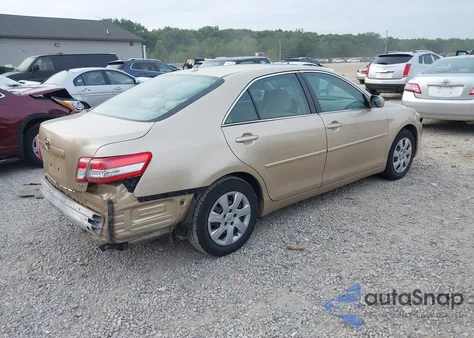 2010 Toyota Camry Le z USA, uszkodzony, nr VIN 4T4BF3EK9AR003655